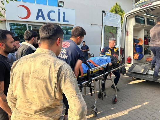 Diyarbakır'da komşu aileler arasında kavga; 2'si ağır 6 yaralı