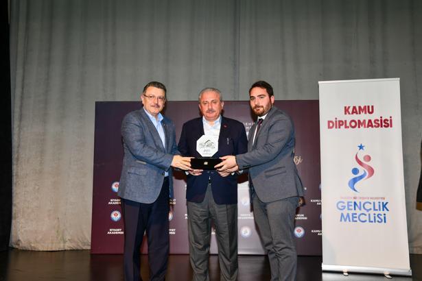 Mustafa Şentop, Gençlik Akademisi'nin konuğu oldu