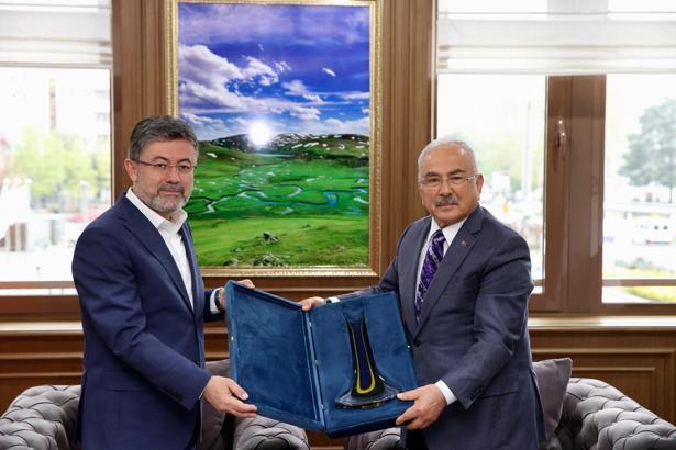 Bakan Yumaklı’dan büyükşehire ziyaret