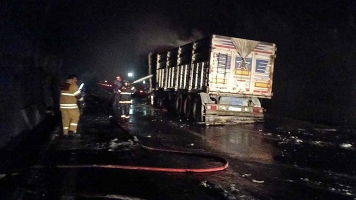 Malatya'da kömür yüklü TIR tünel içinde alev aldı: Tünel 2 saat ulaşıma kapandı