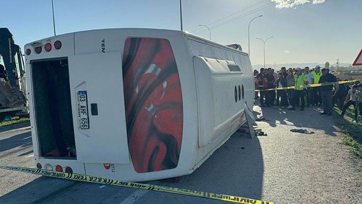 İşçi servis midibüsüyle otomobil çarpıştı: 12 yaralı