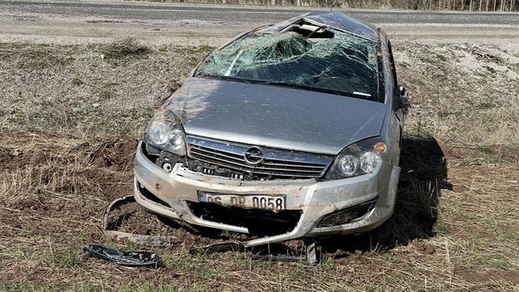 Sivas'ta otomobil şarampole devrildi; 3'ü çocuk, 5 yaralı