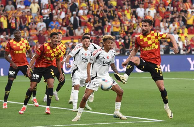 Göztepe'de buruk sevinç