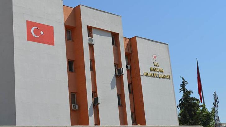 İstinafın bozduğu cinayet davası yeniden görüldü; aranan 2 kişi firardayken çocuk yapmış