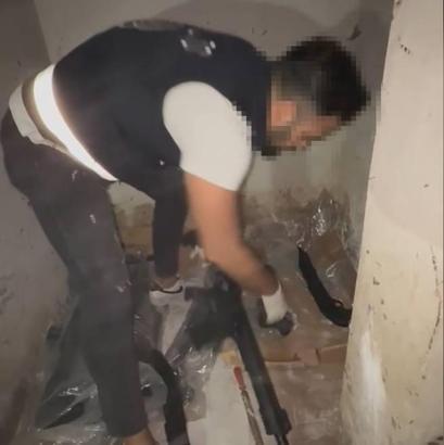 İstanbul - Büyükçekmece'de uygulamada polis tarafından durduruldu; evinden cephanelik çıktı