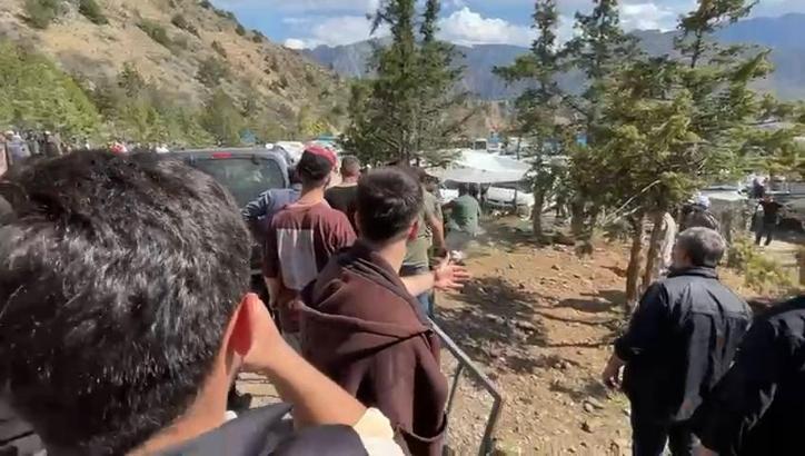 Boğaların güreşi arenanın dışına taştı, izleyiciler tedirginlik yaşadı