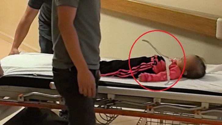 2 yaşındaki Meryem’in oynadığı askı çenesine saplandı