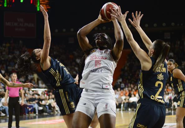 Fenerbahçe Opet'ten üst üste 7'nci şampiyonluk