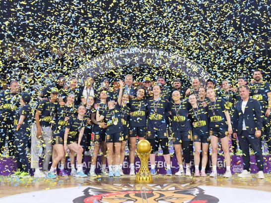 Kadınlar Basketbol Süper Ligi Şampiyonu Fenerbahçe, kupasını aldı