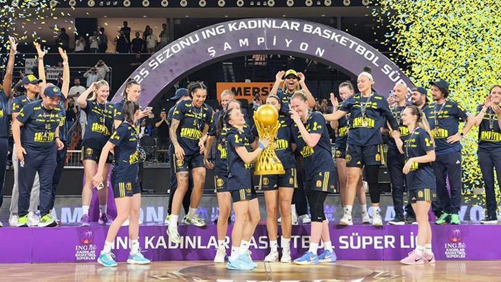 Kadınlar Basketbol Süper Ligi Şampiyonu Fenerbahçe, kupasını aldı