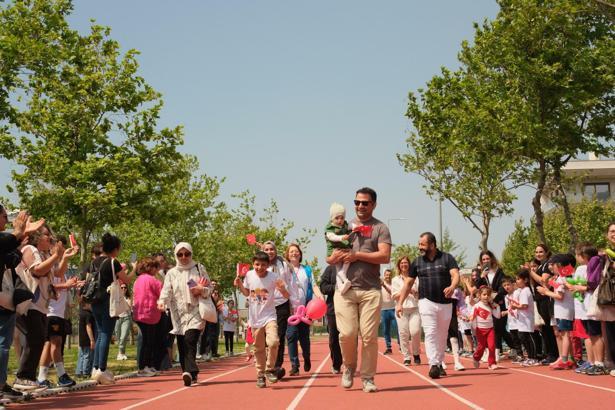 İzmir'de çocuklardan farkındalık koşusu