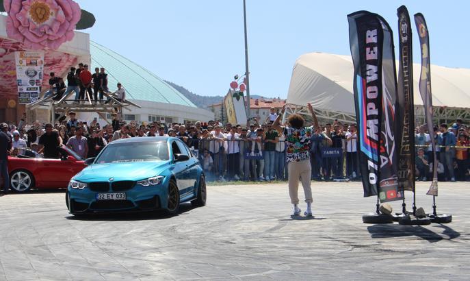 Modifiye otomobil tutkunları buluştu