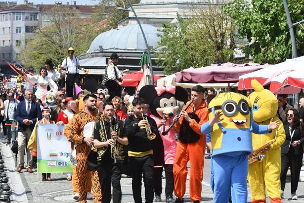 Lüleburgaz'da Uluslararası Çocuk Şenliği renkli görüntülerle başladı