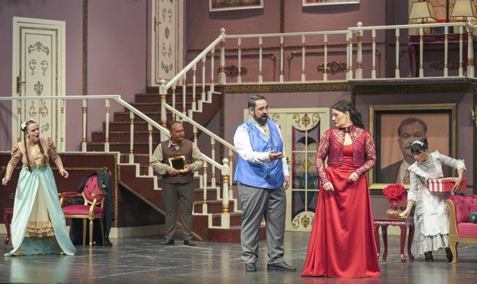 Yasak aşkın tutku ve ihanet dolu hikayesi sahnede