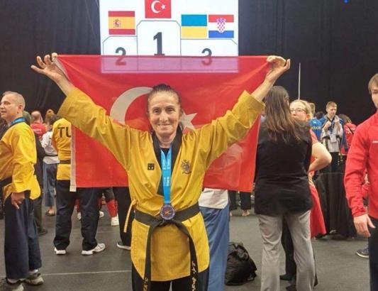 ‘Süper Babaanne’ Avrupa Tekvando Poomsea Şampiyonası’nda 3. oldu