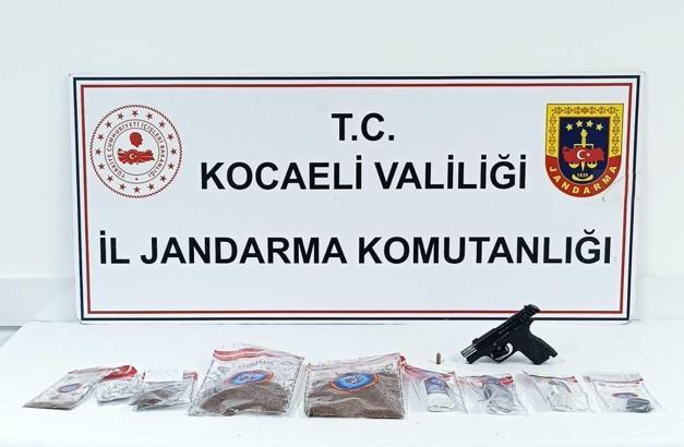 Evde 1 kilo uyuşturucu ve silah ele geçirildi