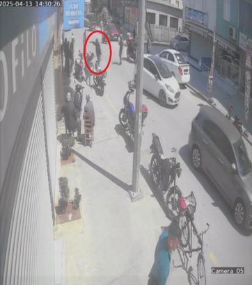 Kardeşine tabanca çekti; devriyedeki polisler etkisiz hale getirdi