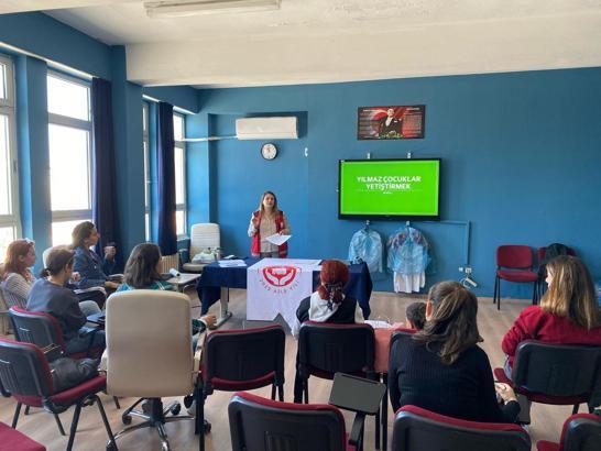 Hatay’da öğrenci velilerine eğitim semineri verildi