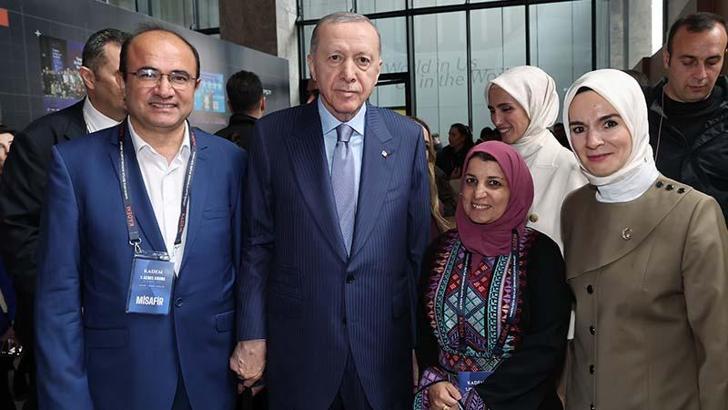 Bakan Göktaş, Gazze'de gönüllü olarak görev yaparken yuva kuran profesörü paylaştı