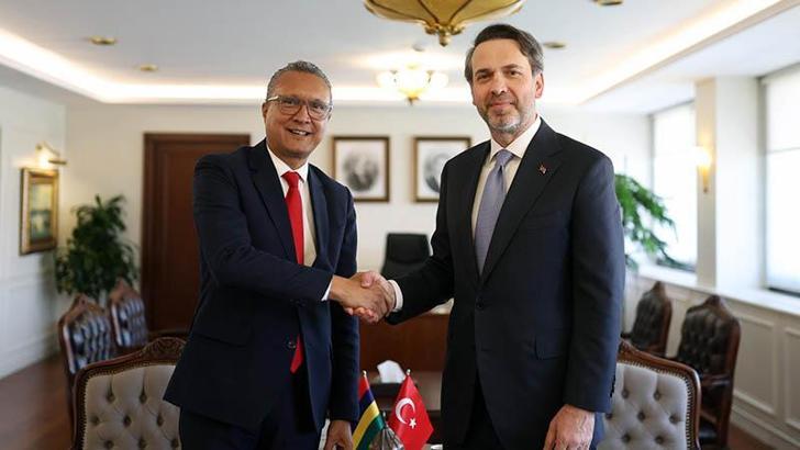 Bakan Bayraktar, Mauritiuslu mevkidaşı Assirvaden ile görüştü
