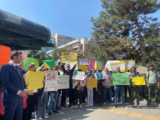 Atanamayan öğretmenlerden MEB önünde basın açıklaması