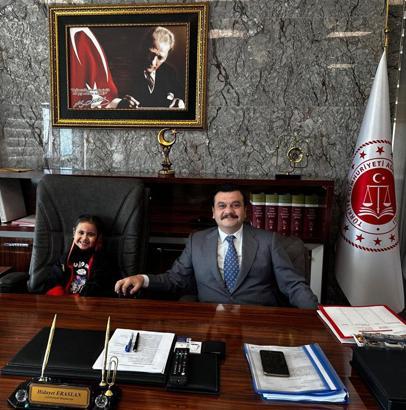 Erdemli Cumhuriyet Başsavcısı, makamını minik öğrencilere devretti
