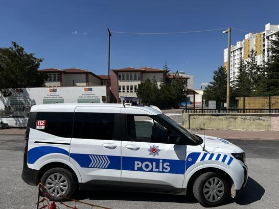 Uzaklaştırma kararı olan eski eşi bıçakla yaraladı