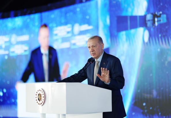 Cumhurbaşkanı Erdoğan: Bugünkü başarı, gençlere umutsuzluk aşılayan zihniyete indirilmiş ağır bir darbedir