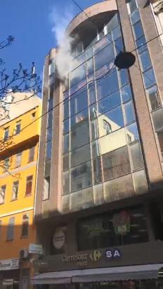 İstanbul - Karaköy’de ayakkabı deposunda yangın