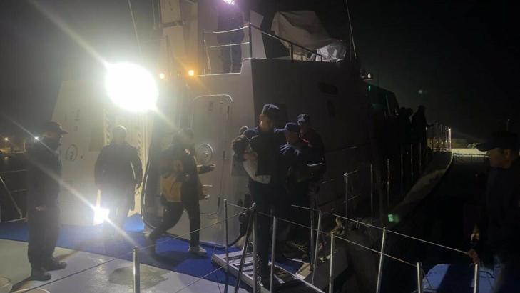 İzmir’de 2’si çocuk 18 kaçak göçmen yakalandı