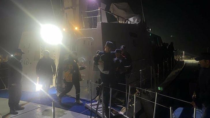 İzmir’de 2’si çocuk 18 kaçak göçmen yakalandı