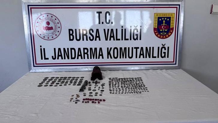 Bursa'da şüphe üzerine durdurulan araçtan tarihi eser ele geçirildi, 2 gözaltı