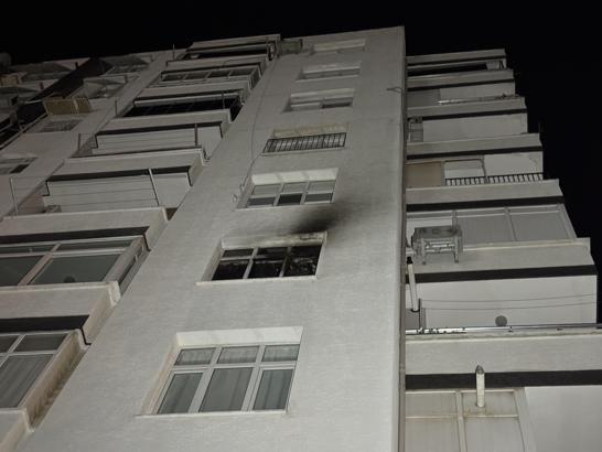 Adana'da bir sitenin 5'inci katında çıkan yangında 1 kişi hayatını kaybetti