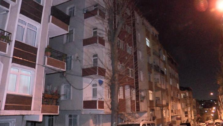 İstanbul - Güngören'de 6 katlı apartman kolonlarından gelen sesler üzerine tahliye edildi
