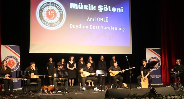 Öğrencilerden müzik şöleni
