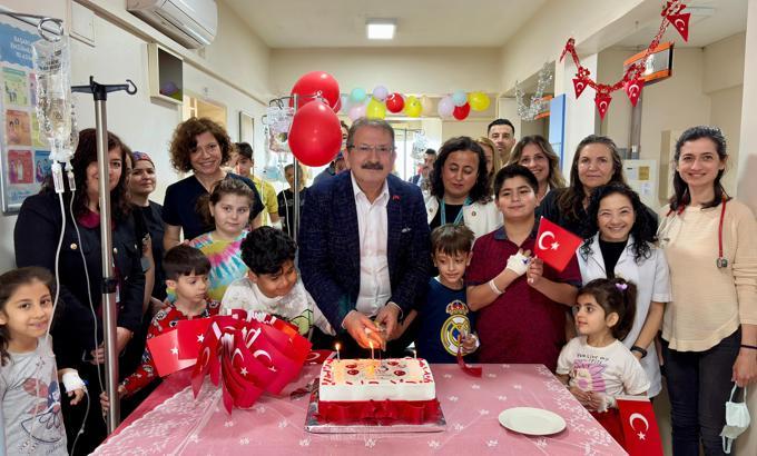 Hastanenin çocuk servisinde 23 Nisan coşkusu