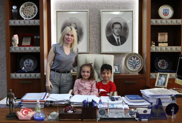 Rektör Özkan 23 Nisan'da koltuğunu çocuklara devretti