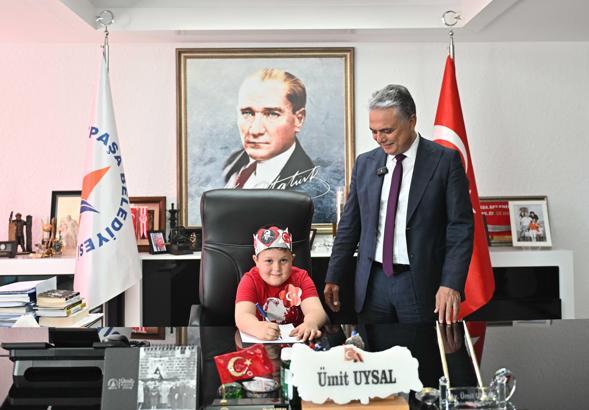 Başkan Uysal'dan 23 Nisan mesajı: Nice kuşaklar vatan sevgisiyle büyüsün