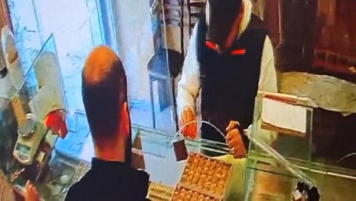 İstanbul- Sultanbeyli'de kuyumcudan 570 bin lira değerinde altın çaldı; hırsızlık kamerada