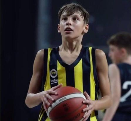 Fenerbahçeli küçük Jasikevicius Balıkesir'de parkede