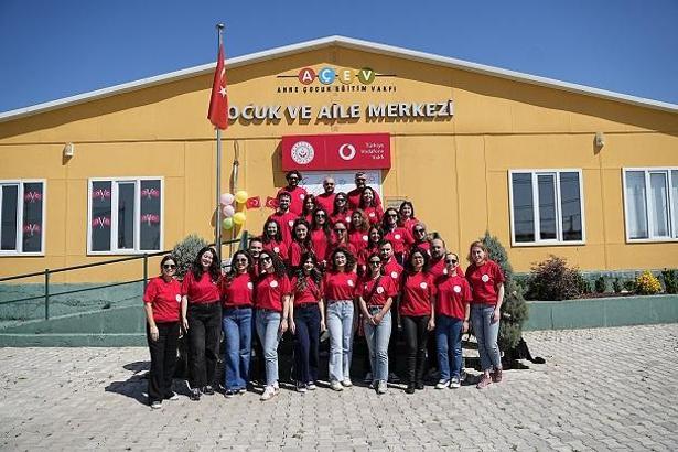 Gönüllüler, Gaziantep’te çocukların 23 Nisan coşkusuna ortak oldu