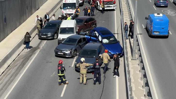 İstanbul - Beylikdüzü’nde altgeçitte 6 aracın karıştığı zincirleme kaza