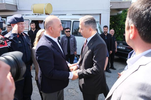 Bakan Yerlikaya ile KKTC Başbakanı Üstel'den Çavuşoğlu'na taziye ziyareti