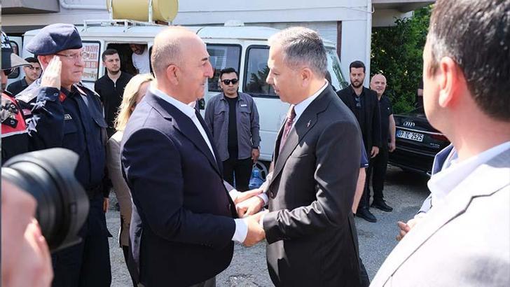 Bakan Yerlikaya ile KKTC Başbakanı Üstel'den Çavuşoğlu'na taziye ziyareti