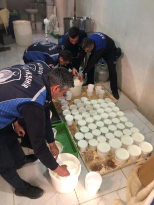 Reyhanlı’da 220 kilo sağlıksız süt ve süt ürünü imha edildi