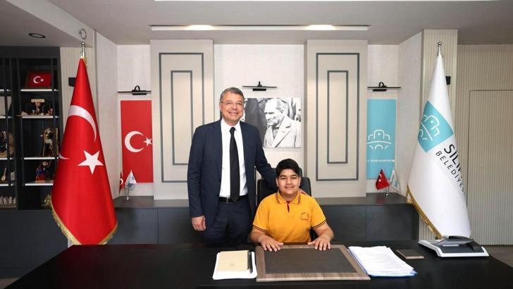 Silifke’de minikler temsili olarak yönetime geçti