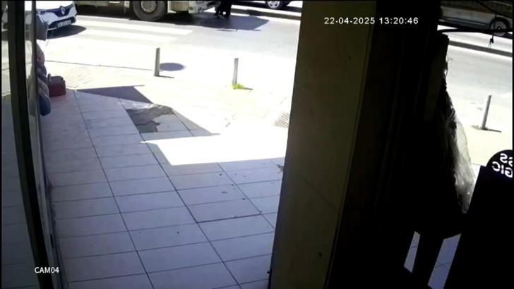 İstanbul - Maltepe’de hafriyat kamyonunun yayalara çarptığı kaza kamerada