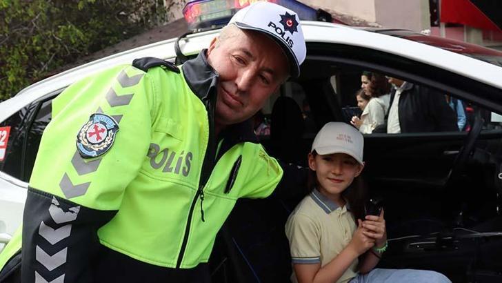 Amasya polisinden öğrencilere anonslu 23 Nisan sürprizi