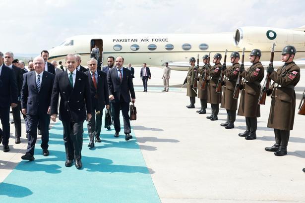 Bakan Güler, Pakistan Başbakanı Şerif'i karşıladı