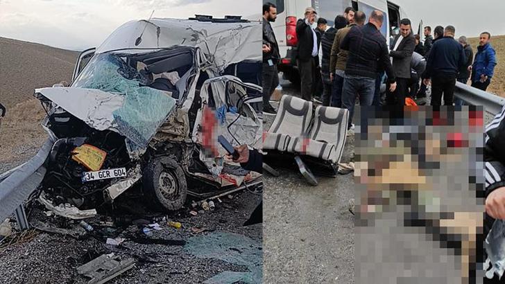 Van'da kamyonla yolcu minibüsü çarpıştı; 7 ölü, 12 yaralı